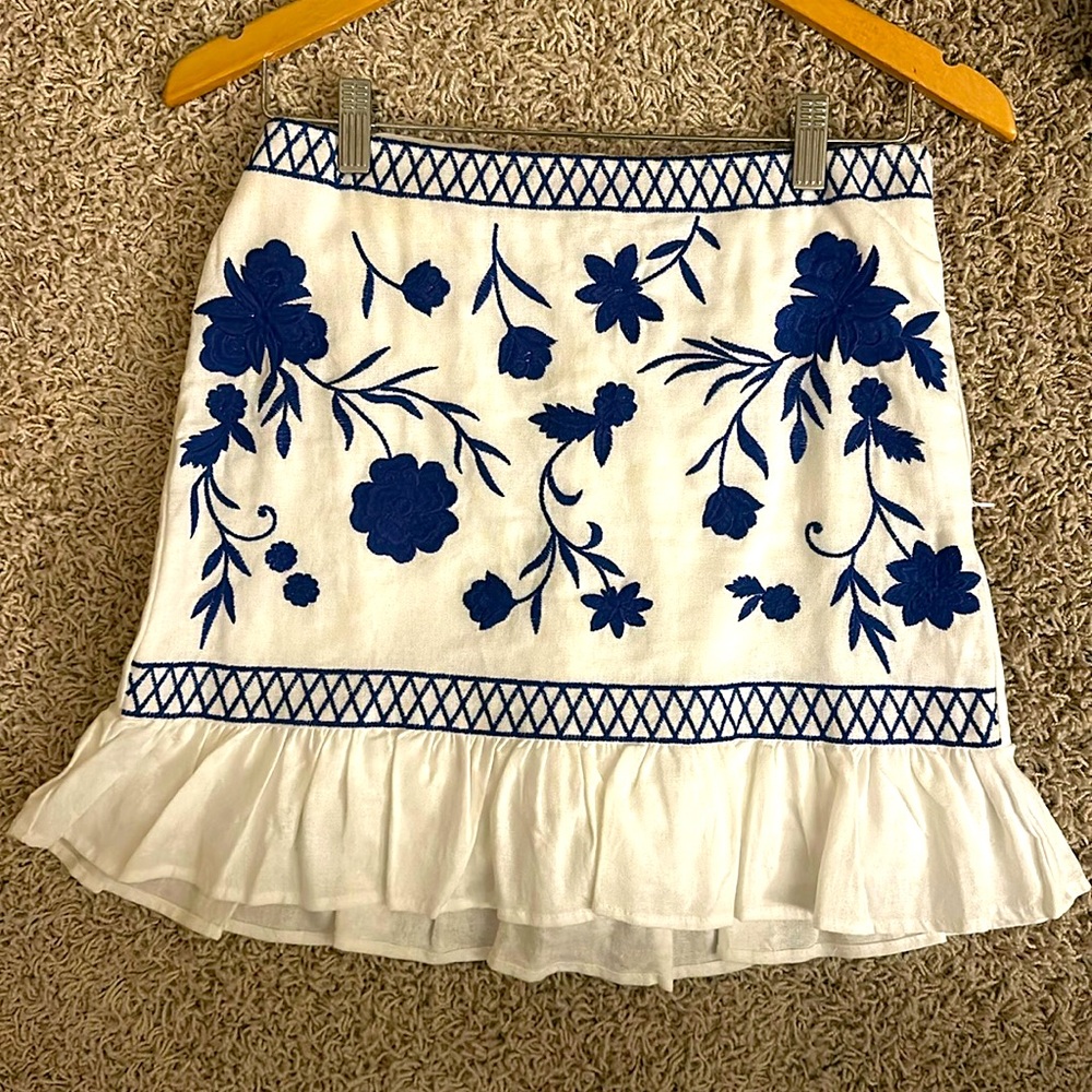 Embroidered mini skirt